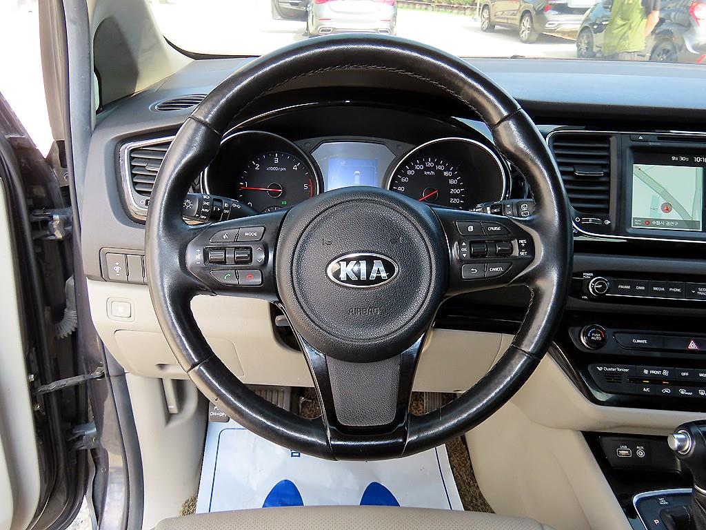 Kia Carnival — photo 09