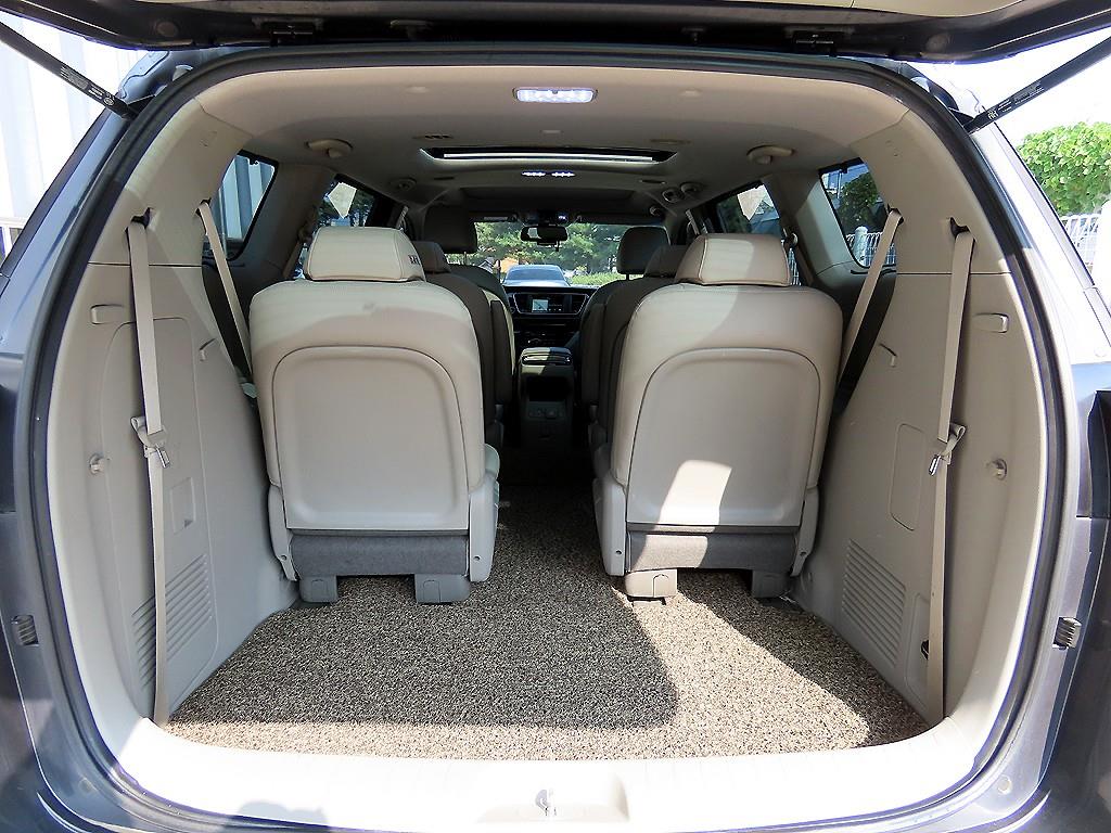 Kia Carnival — photo 17