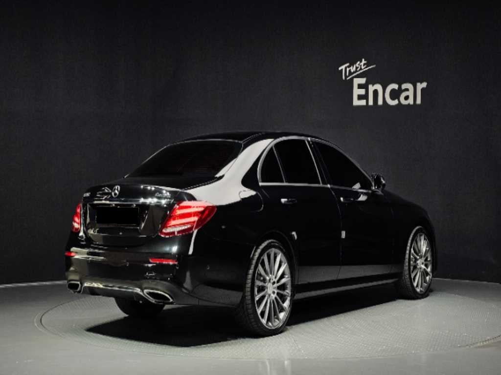 Mercedes-Benz E-Class — photo 02