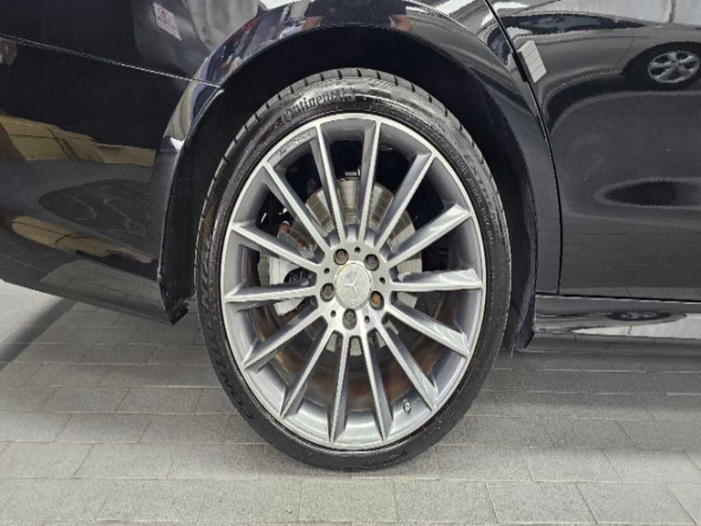 Mercedes-Benz E-Class — photo 05