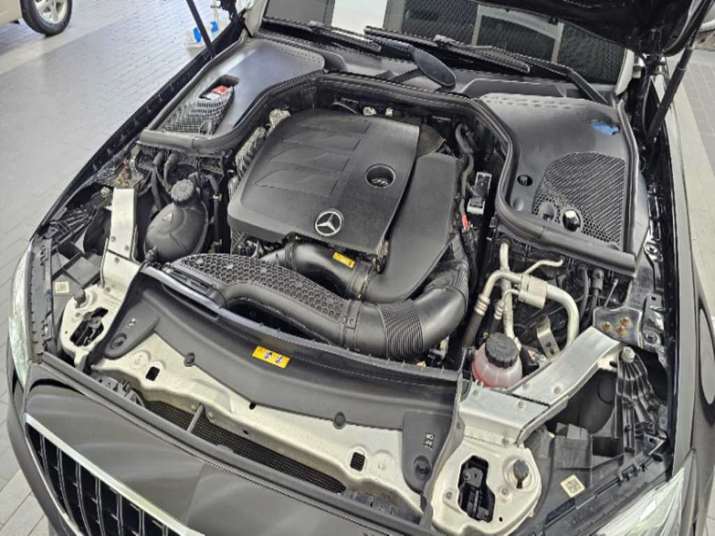 Mercedes-Benz E-Class — photo 06