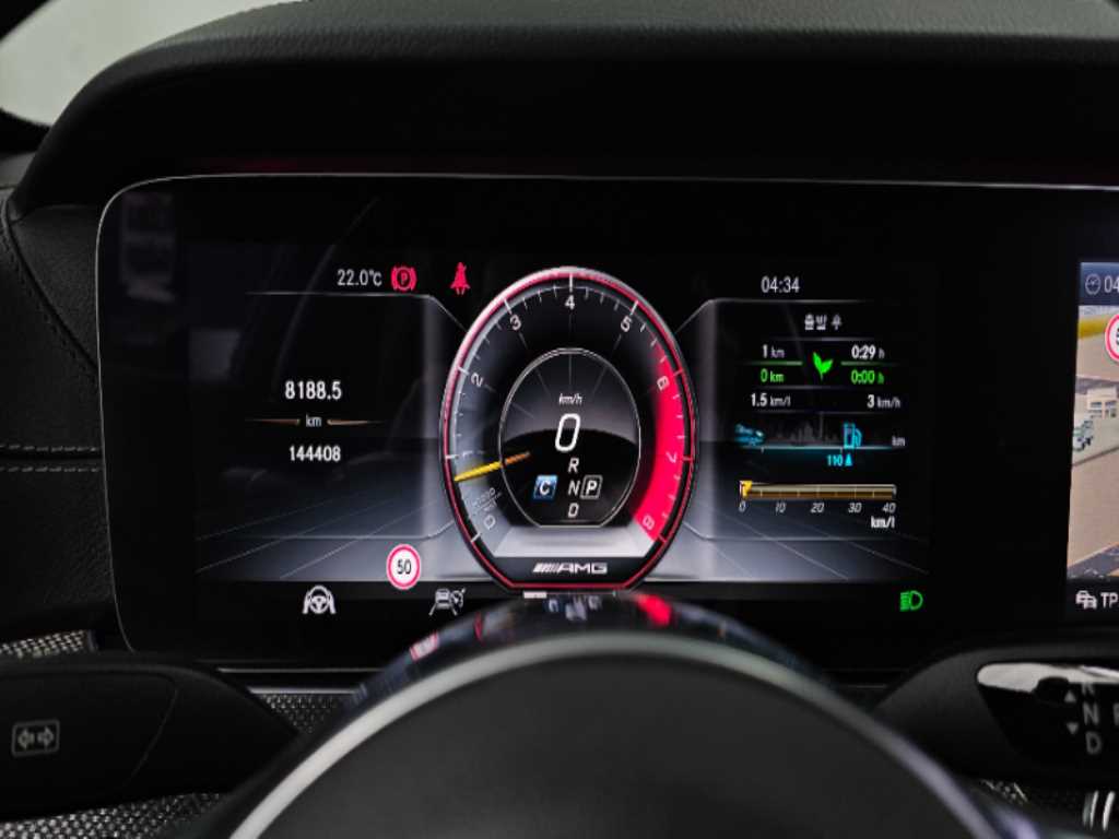 Mercedes-Benz E-Class — photo 08