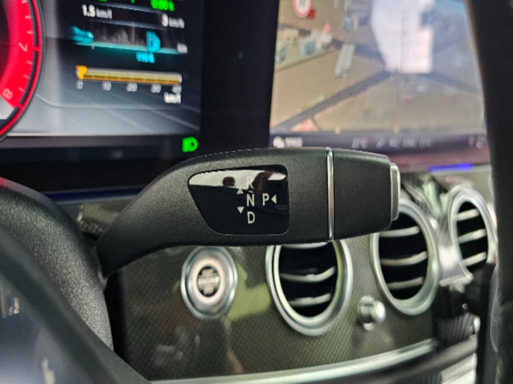 Mercedes-Benz E-Class — photo 09