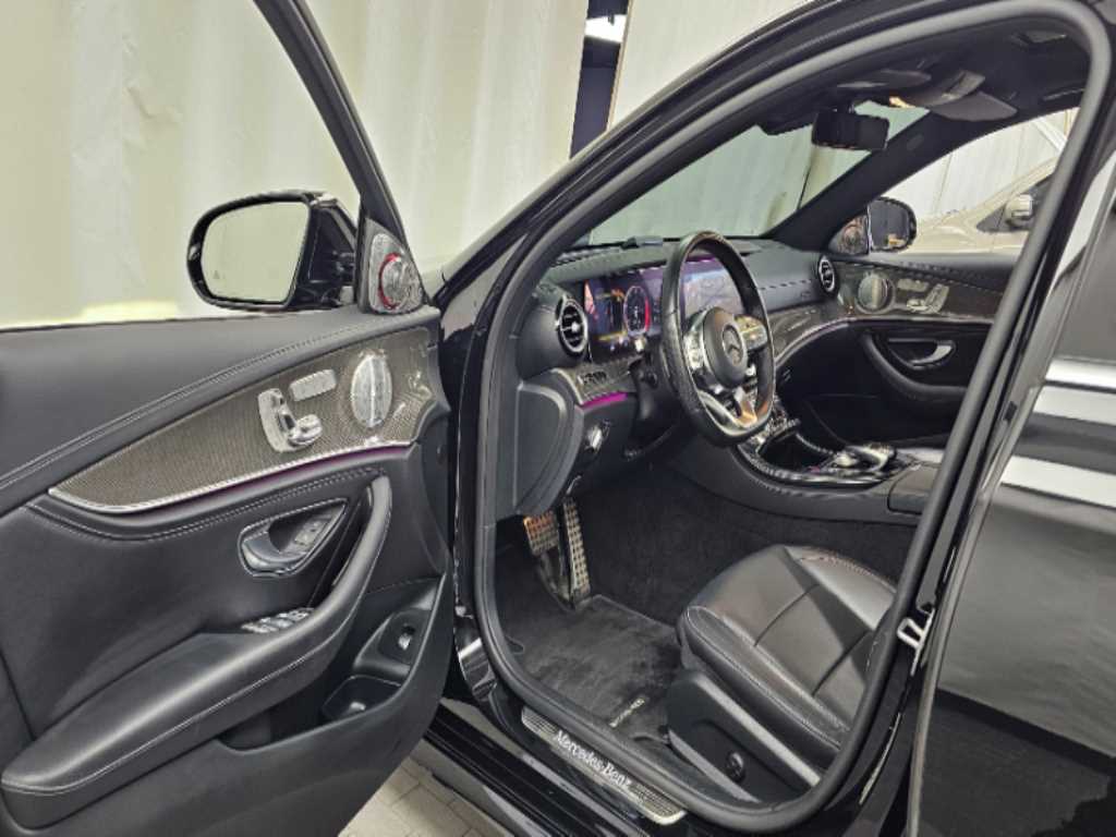 Mercedes-Benz E-Class — photo 10