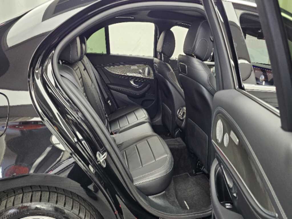Mercedes-Benz E-Class — photo 12