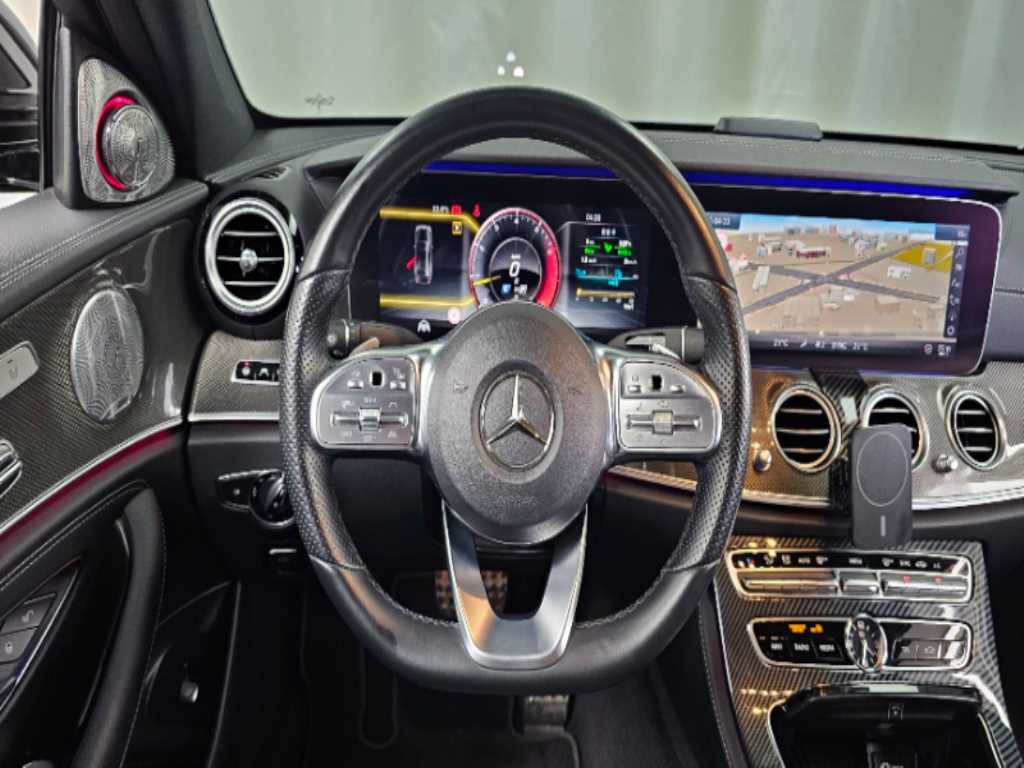 Mercedes-Benz E-Class — photo 13