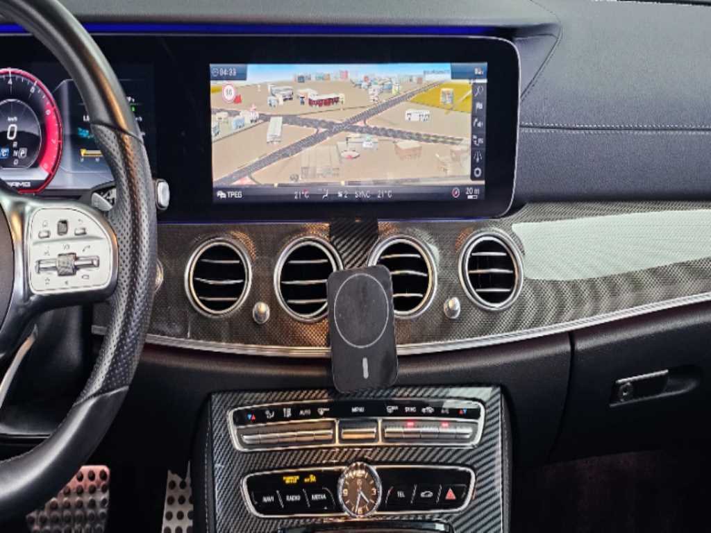 Mercedes-Benz E-Class — photo 14