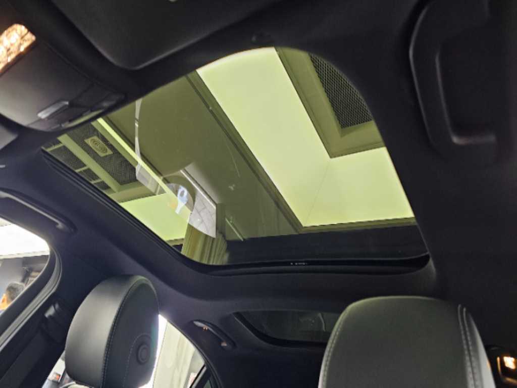 Mercedes-Benz E-Class — photo 17