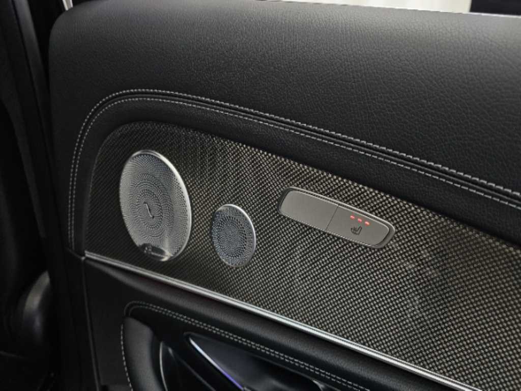 Mercedes-Benz E-Class — photo 19