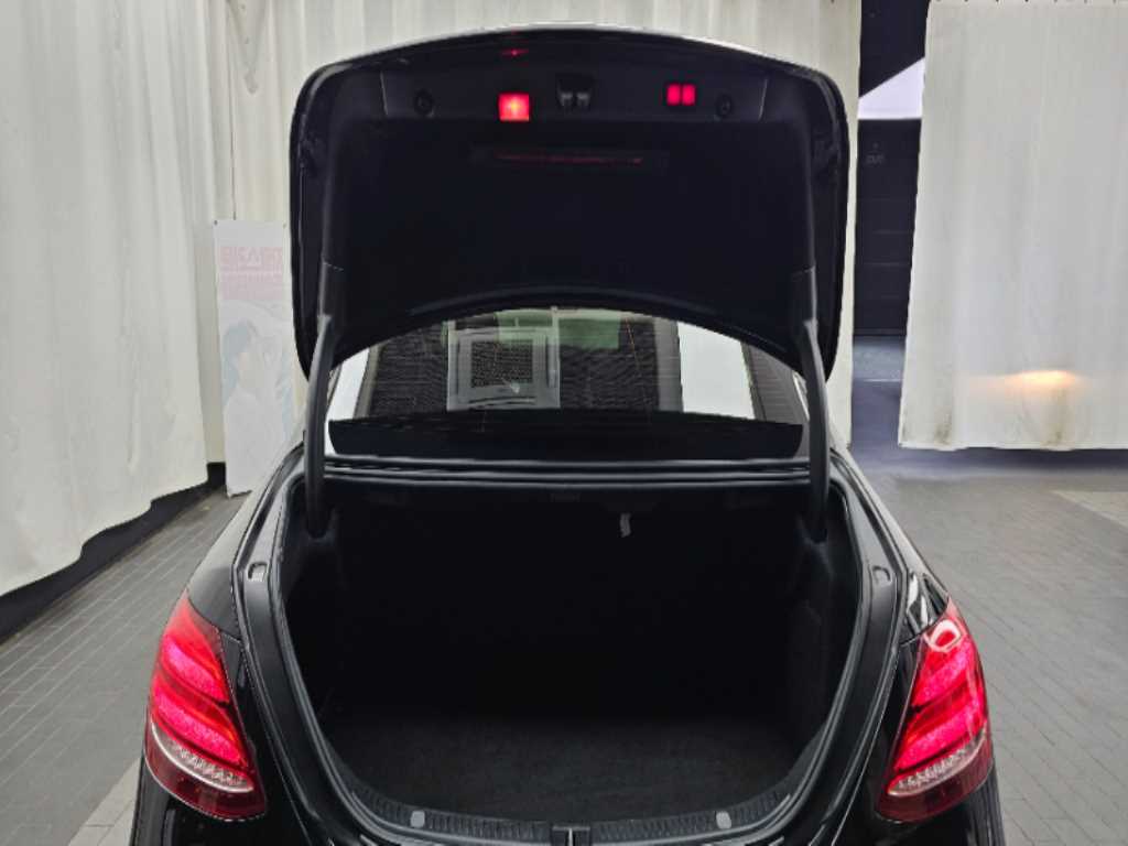 Mercedes-Benz E-Class — photo 20