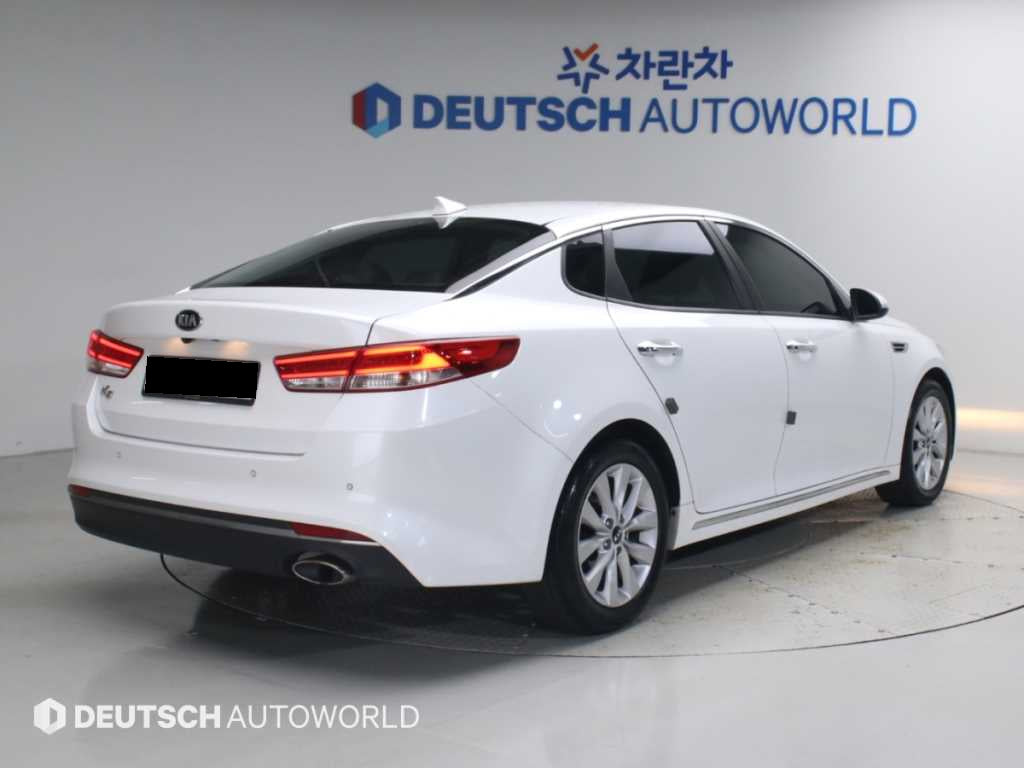 Kia K5 — photo 02