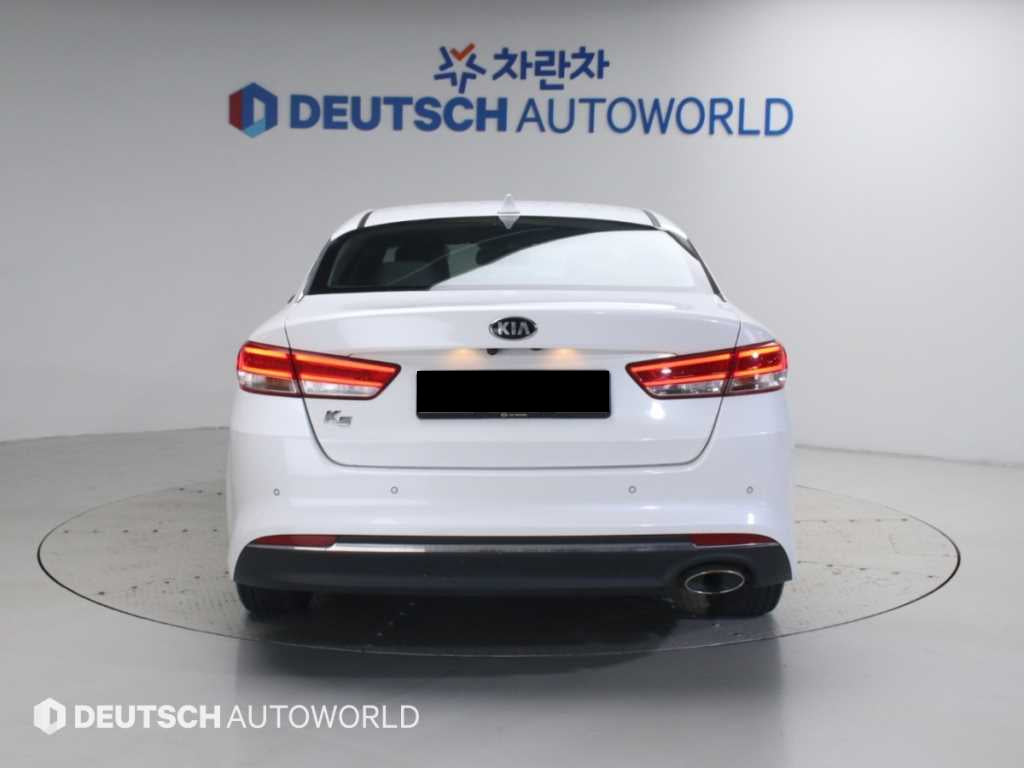 Kia K5 — photo 04