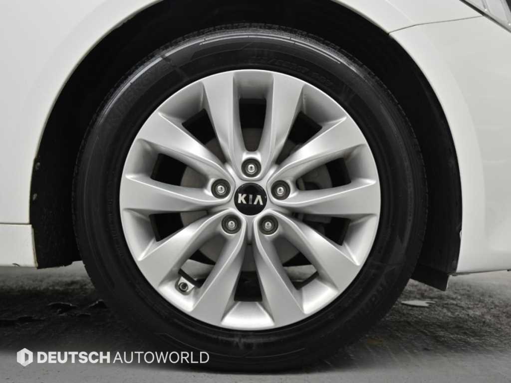 Kia K5 — photo 05