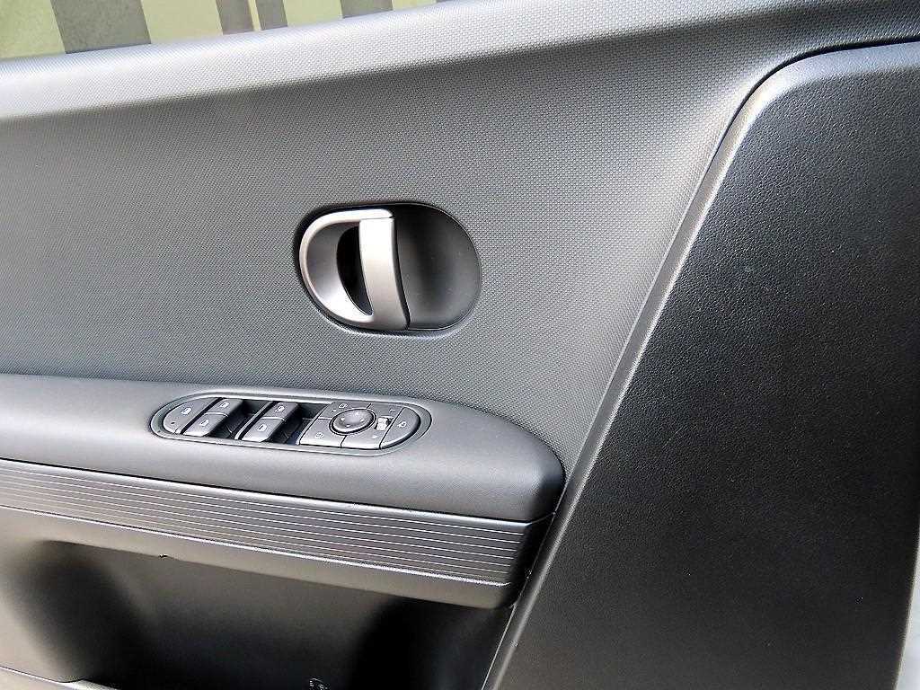 Hyundai Ioniq5 — photo 12