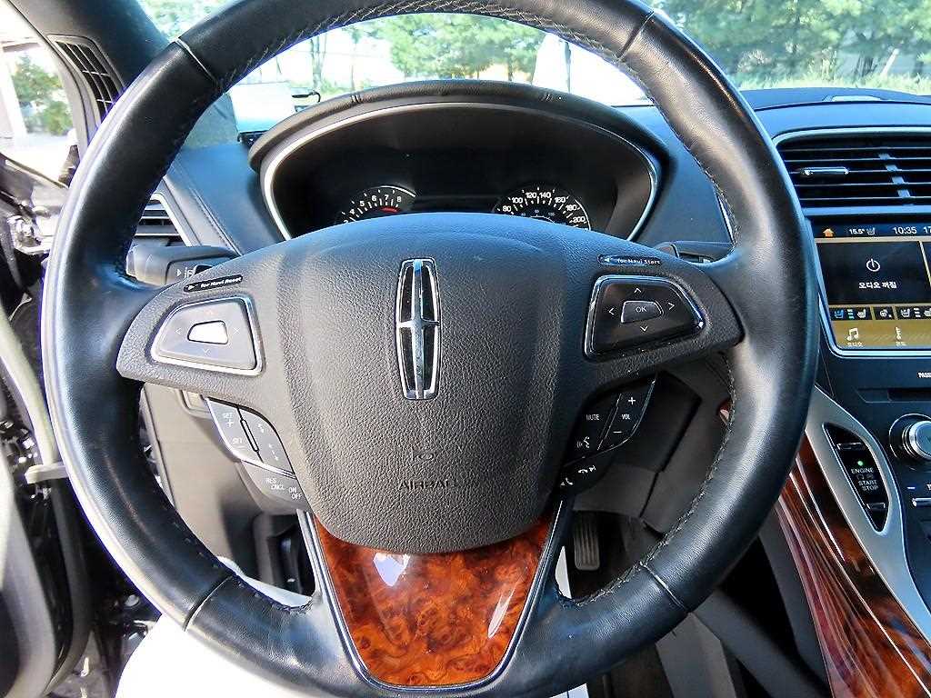 Lincoln MKX — photo 08