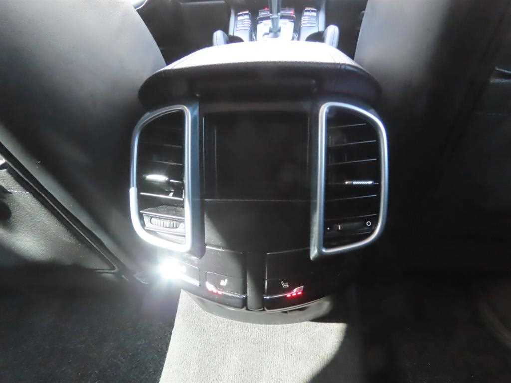 Porsche Cayenne — photo 08