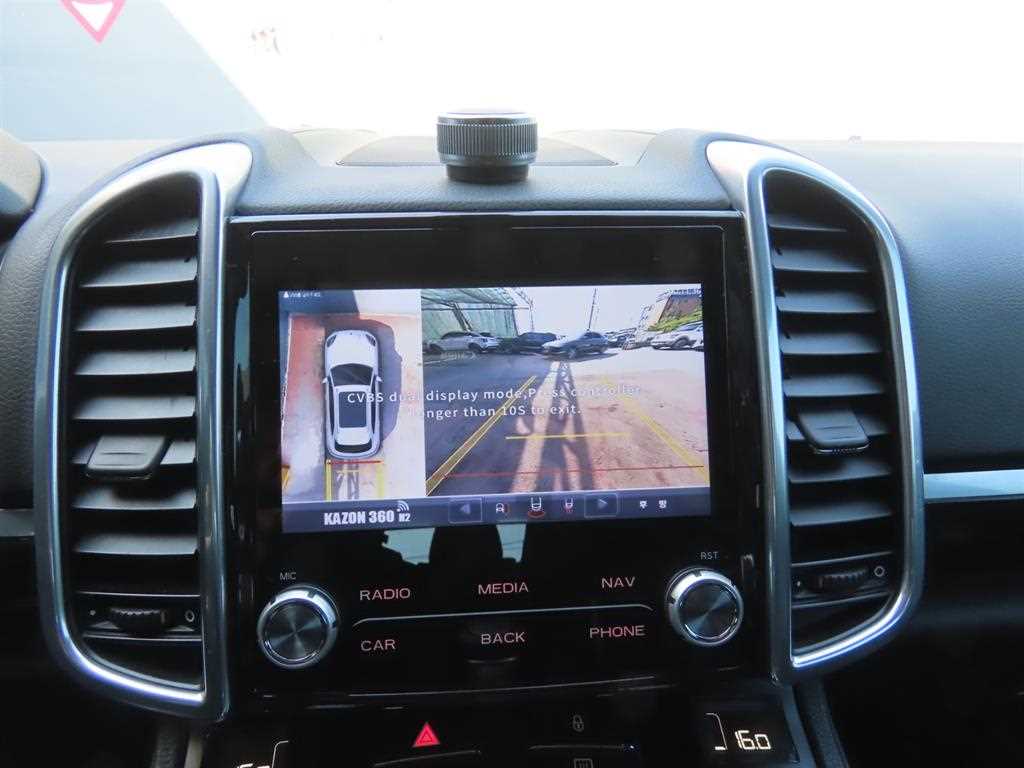 Porsche Cayenne — photo 18