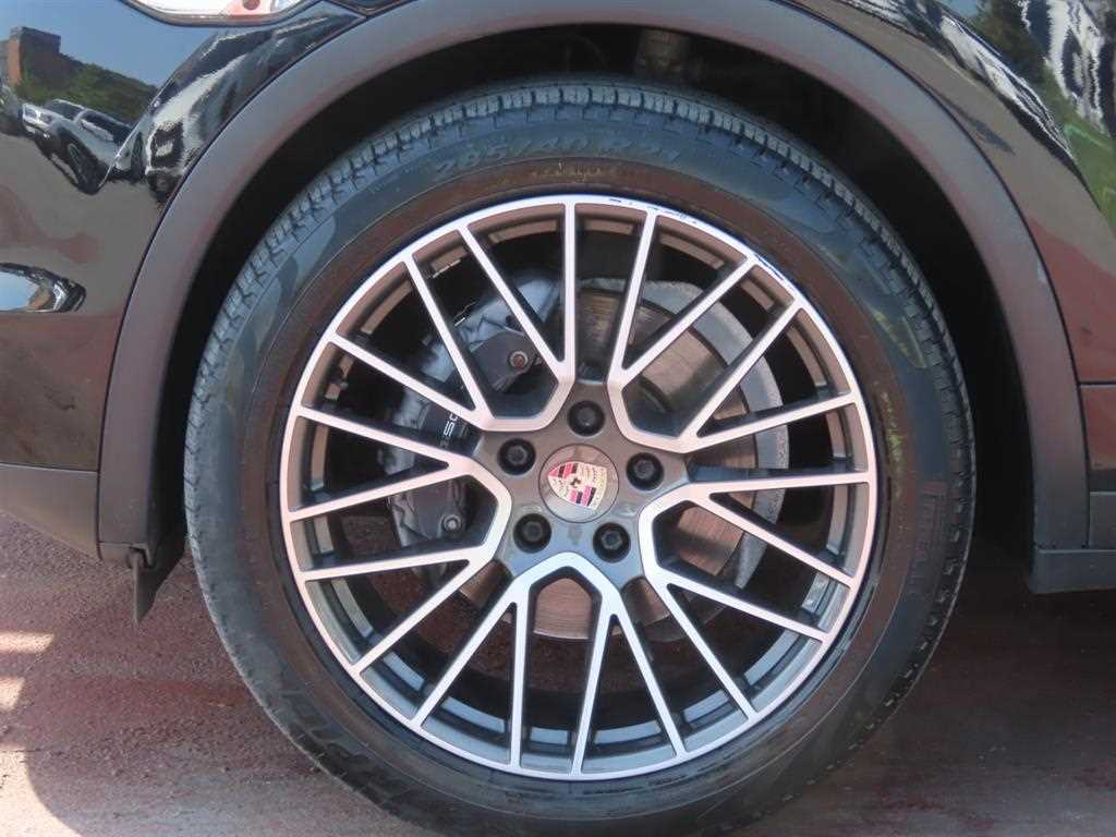 Porsche Cayenne — photo 20
