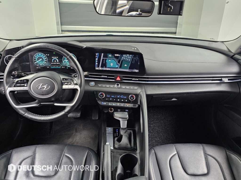 Hyundai Avante — photo 08