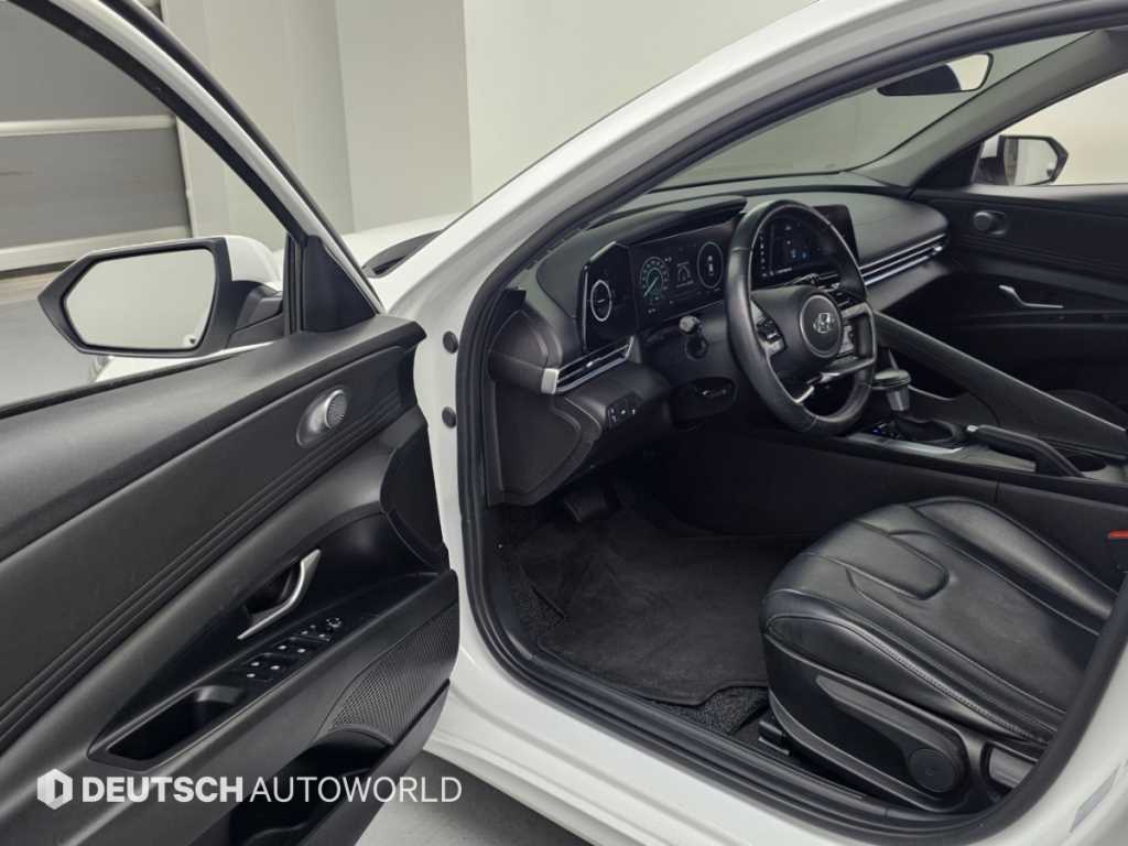 Hyundai Avante — photo 16