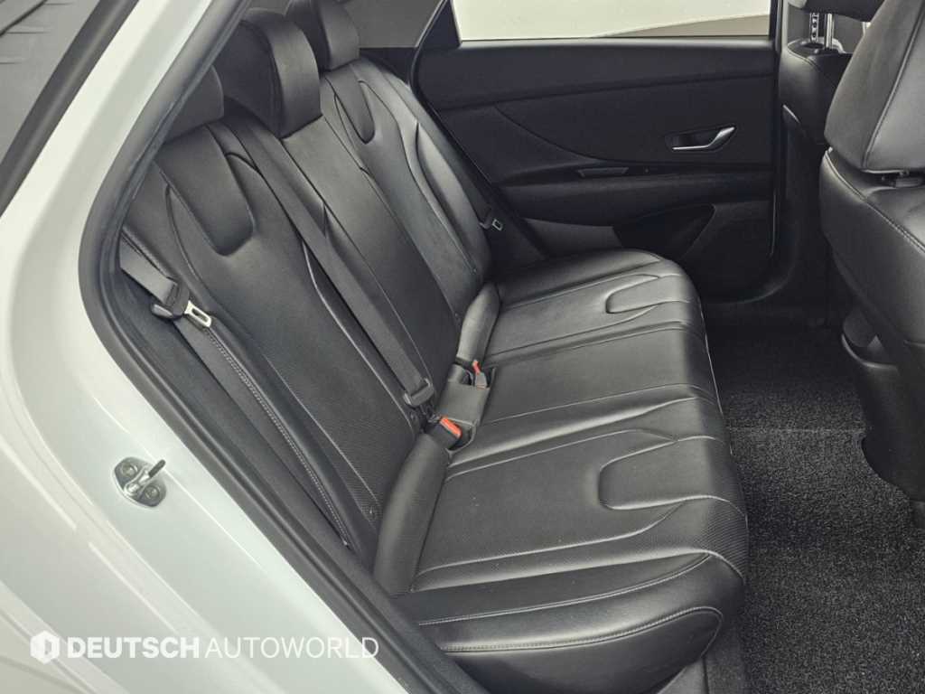 Hyundai Avante — photo 18
