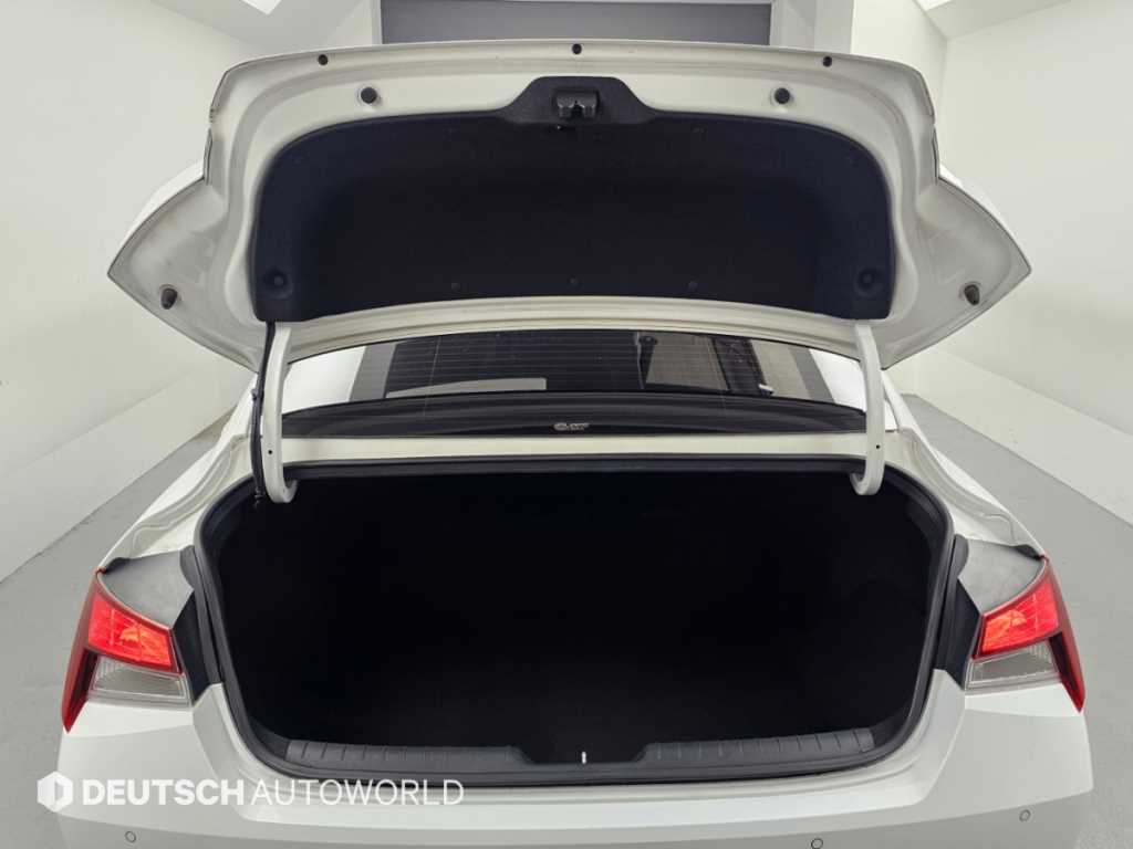 Hyundai Avante — photo 20