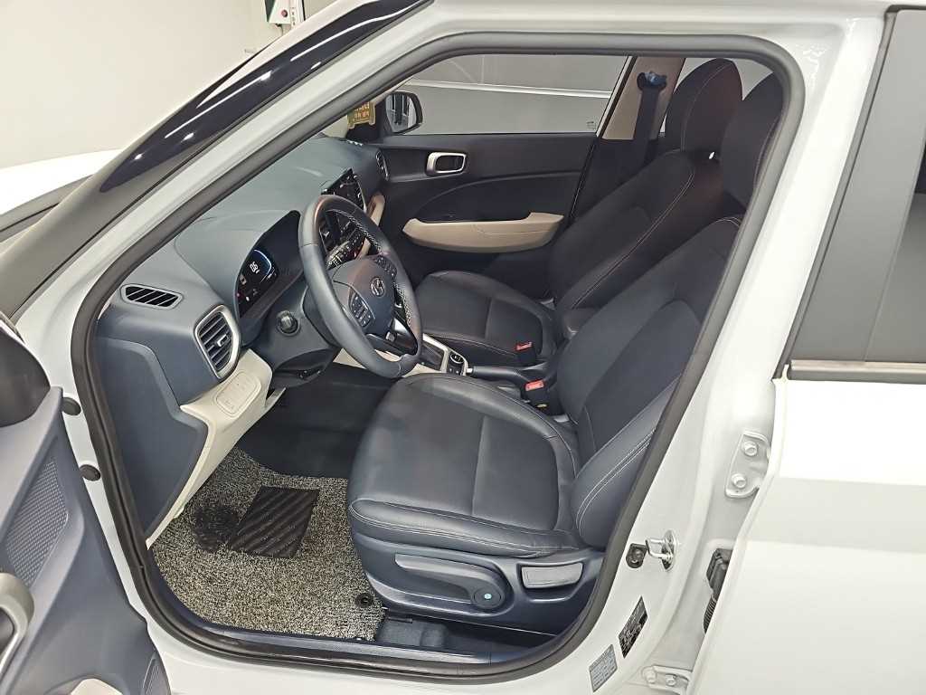 Hyundai Venue — photo 11