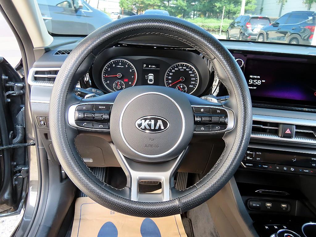 Kia K5 — photo 08