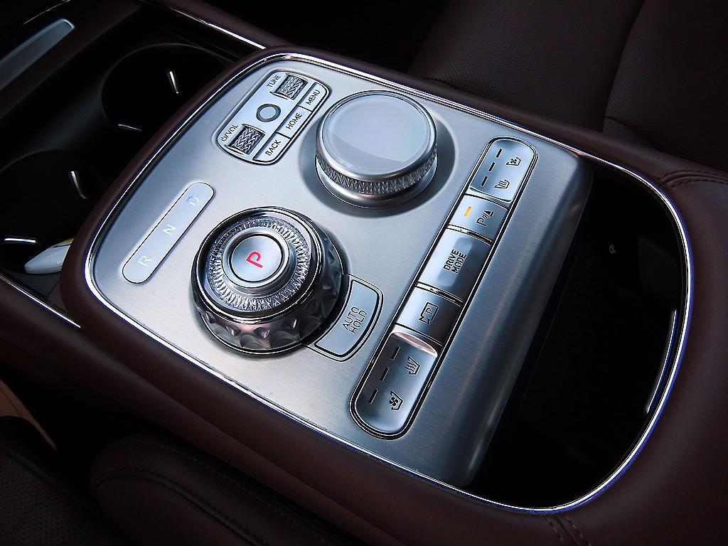 Genesis G90 — photo 10