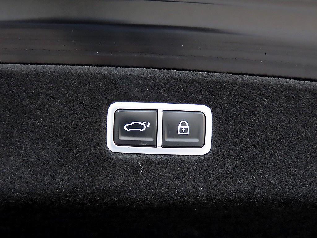 Genesis G90 — photo 16