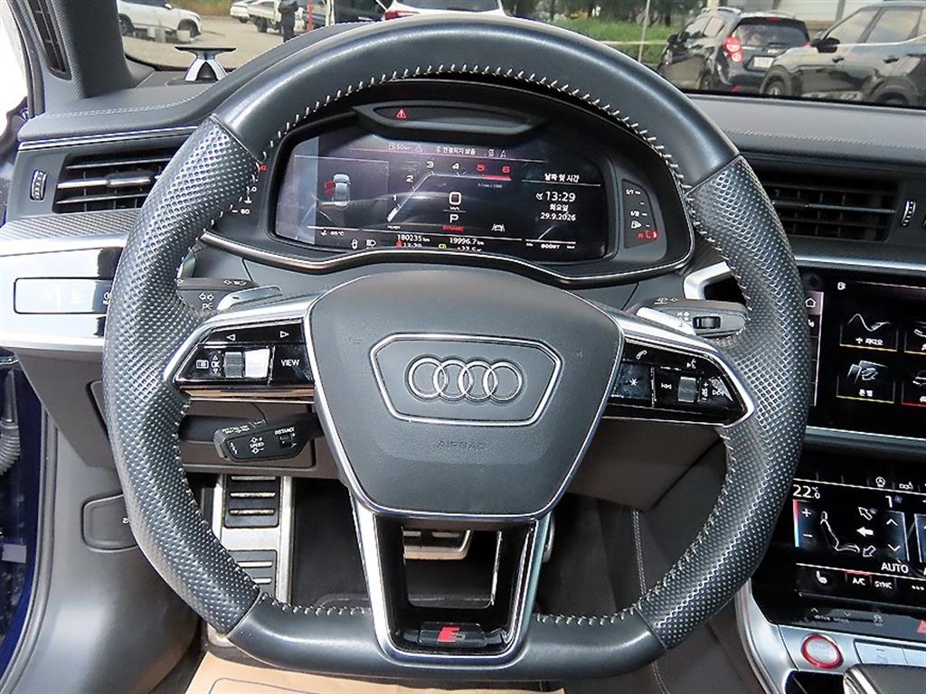 Audi S6 — photo 08