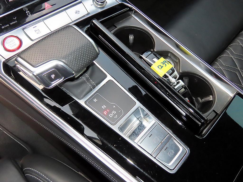 Audi S6 — photo 11