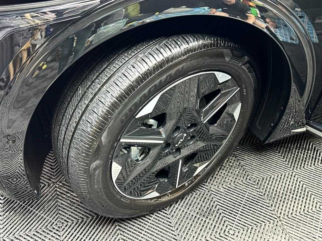 Kia EV6 — photo 18