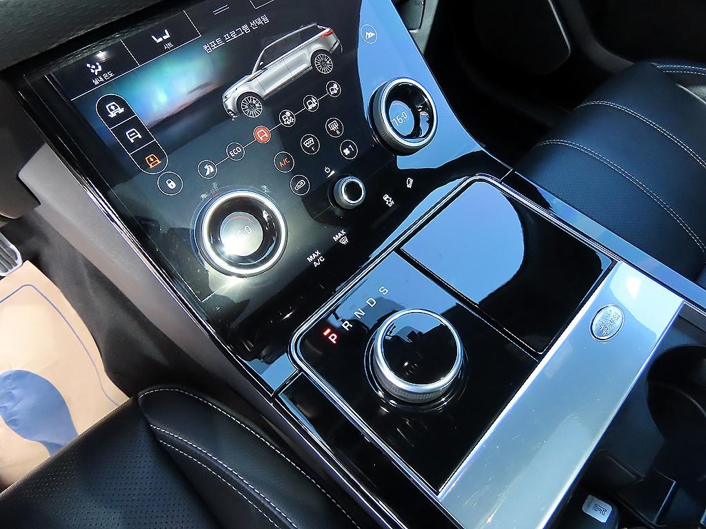 Land Rover Range Rover Velar — photo 10