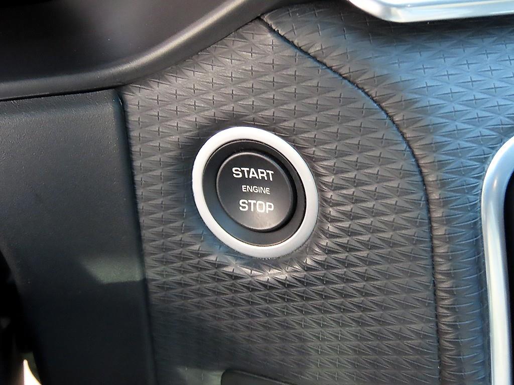 Land Rover Range Rover Velar — photo 12