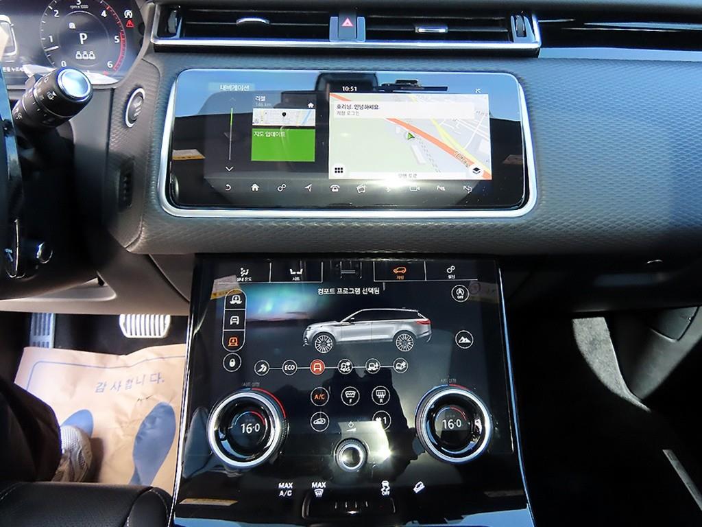 Land Rover Range Rover Velar — photo 13