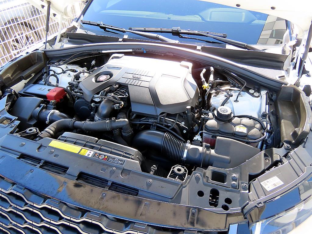 Land Rover Range Rover Velar — photo 19