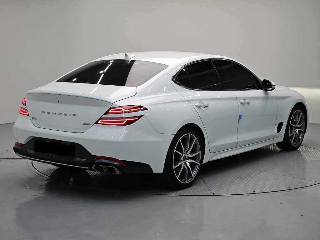 Genesis G70 — photo 04