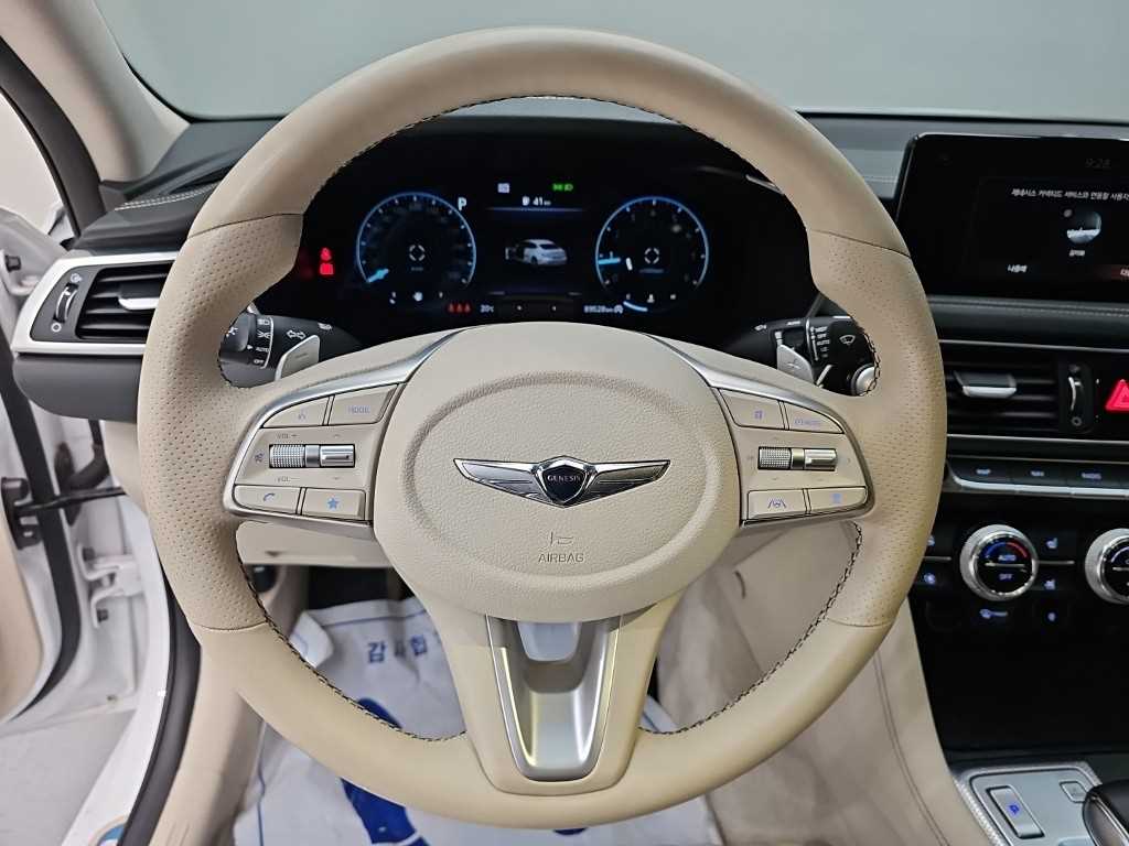 Genesis G70 — photo 09