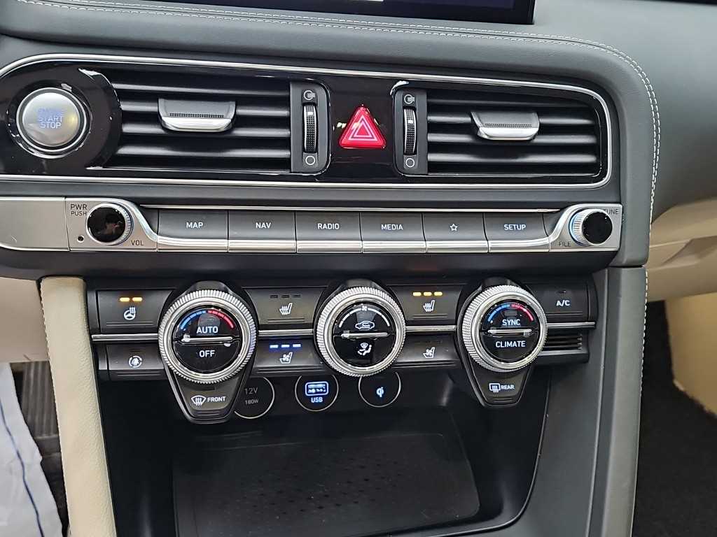 Genesis G70 — photo 10