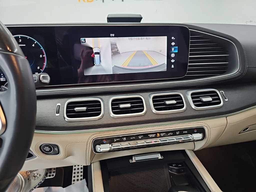 Mercedes-Benz GLS-Class — photo 10