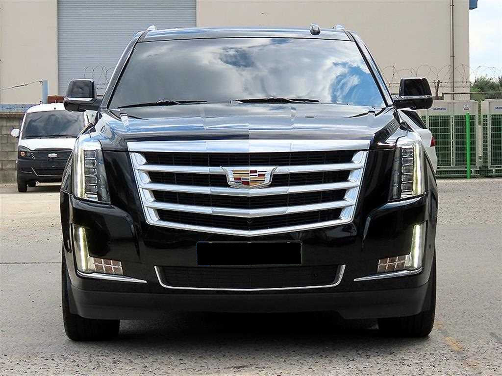 Cadillac Escalade — photo 01