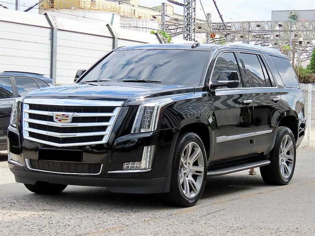 Cadillac Escalade — photo 02