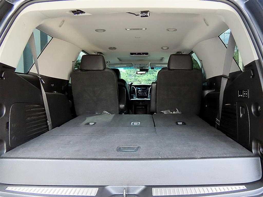 Cadillac Escalade — photo 16