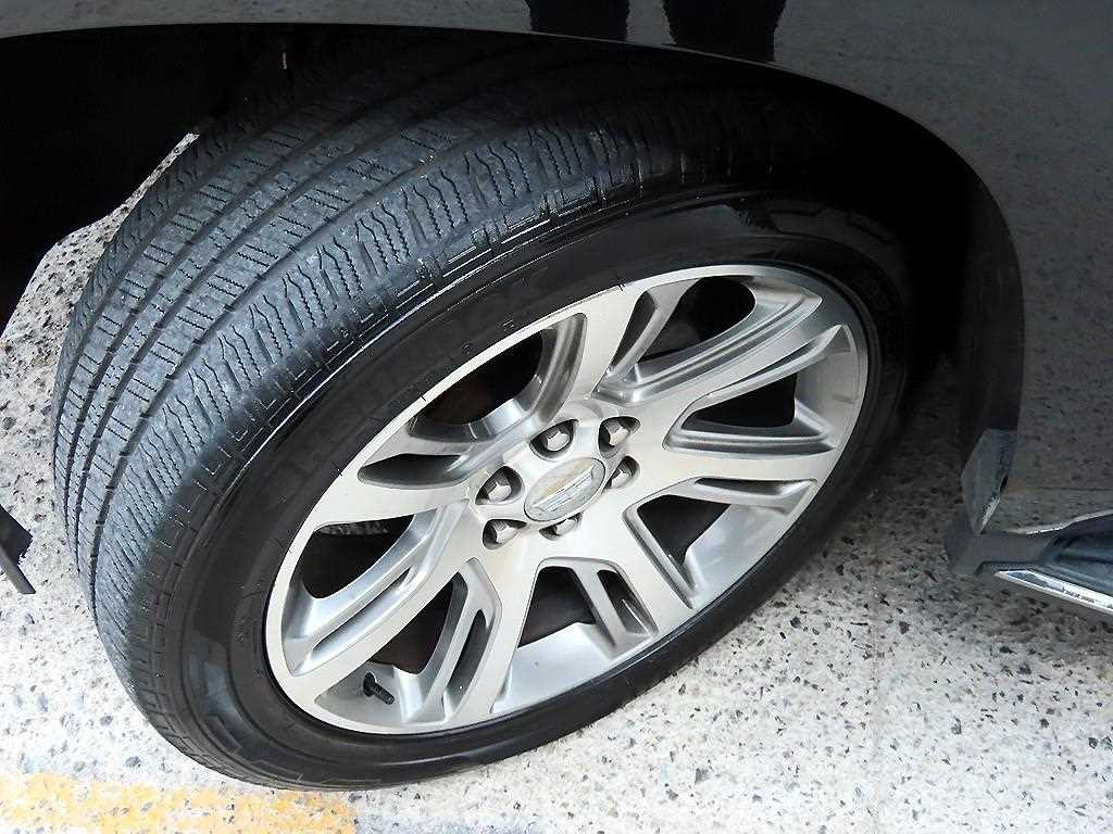 Cadillac Escalade — photo 20