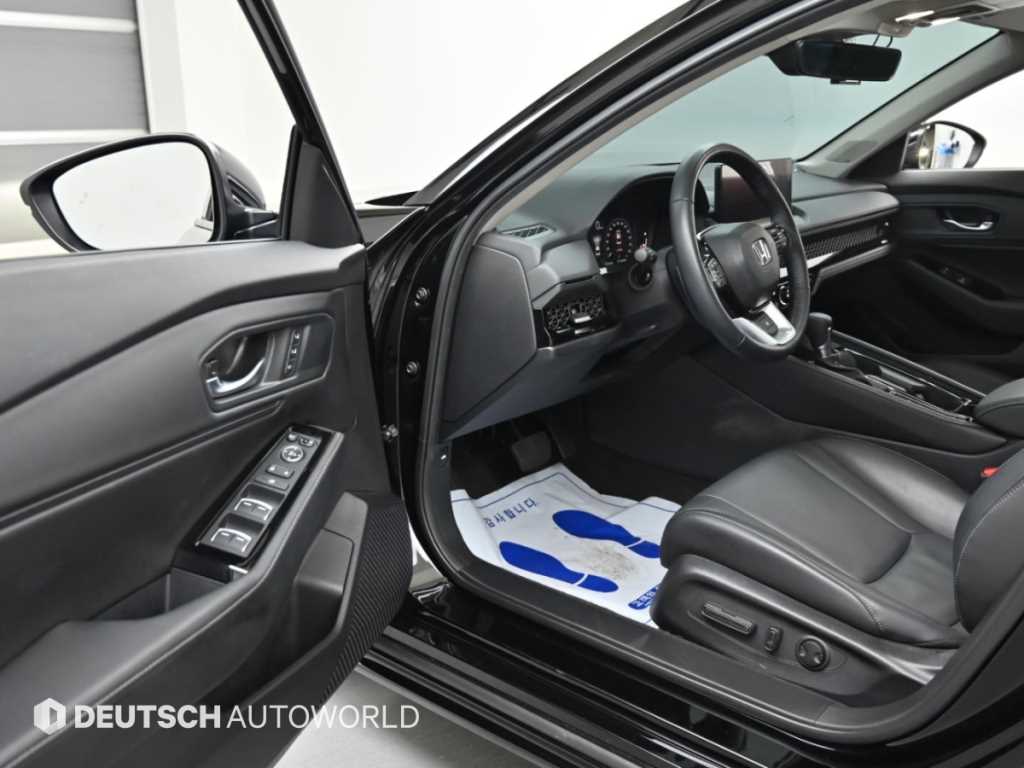 Honda Accord — photo 11