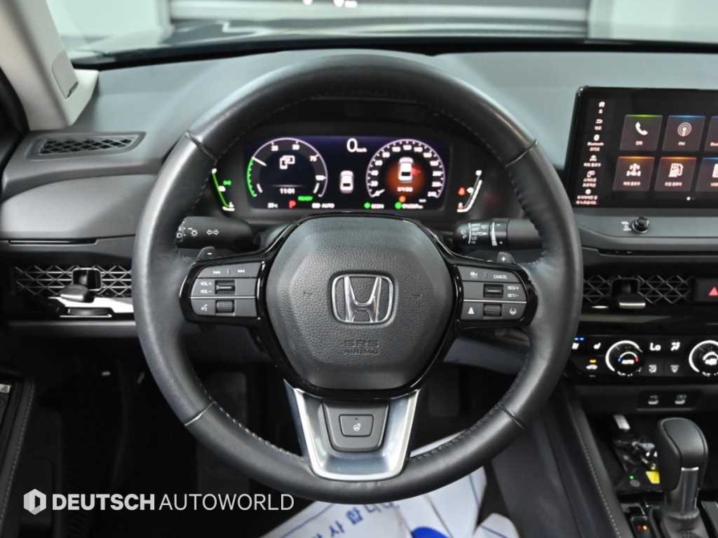 Honda Accord — photo 13