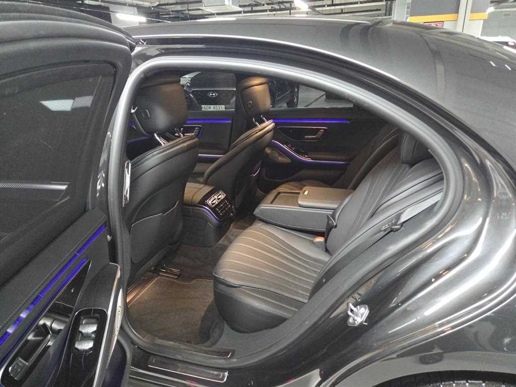 Mercedes-Benz S-Class — photo 09