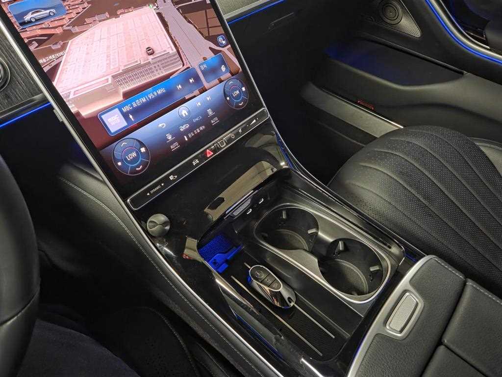 Mercedes-Benz S-Class — photo 11