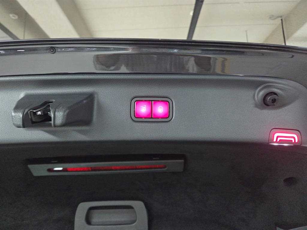 Mercedes-Benz S-Class — photo 18